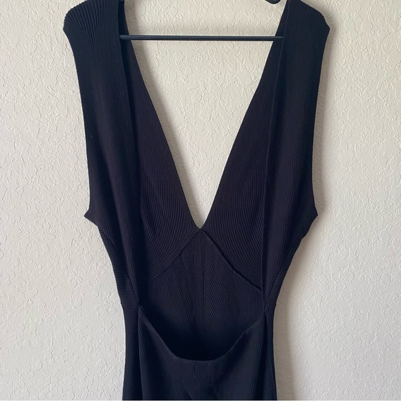 House of Harlow 1960 | Women's Stretch V Neck Open Back Stretch Midi Dress Black - Picture 4 of 6